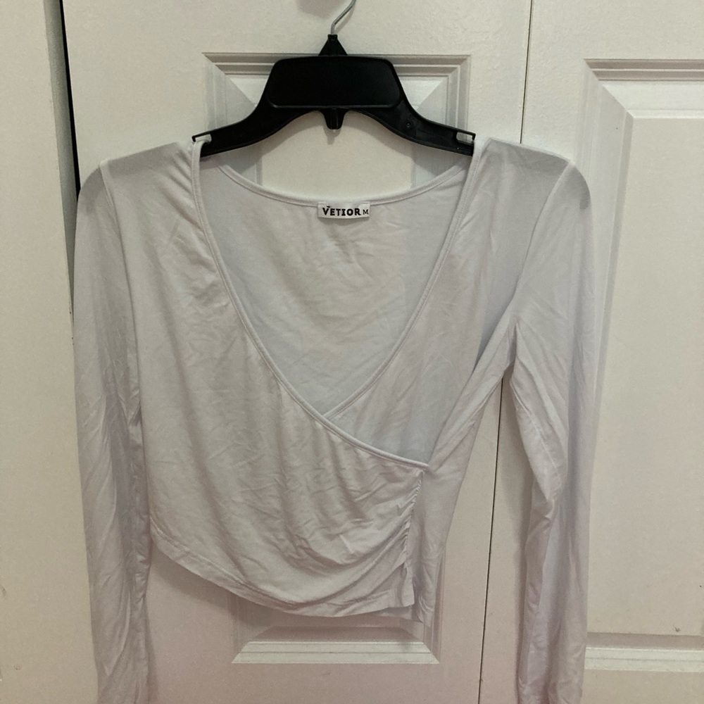 Vetior Crop Crisscross top
